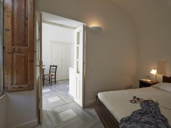 Cori Rigas Suites : photo 4 de la chambre suite 2 chambres avec terrasse commune - vue sur caldera