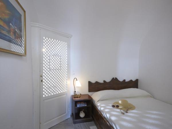 Cori Rigas Suites : photo 5 de la chambre suite 2 chambres avec terrasse commune - vue sur caldera