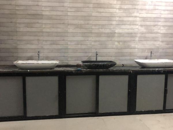 Charyana Backpackers : photo 7 de la chambre lit simple dans dortoir pour hommes avec salle de bains commune