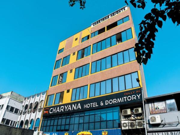 Charyana Backpackers : photo 9 de la chambre lit simple dans dortoir pour hommes avec salle de bains commune