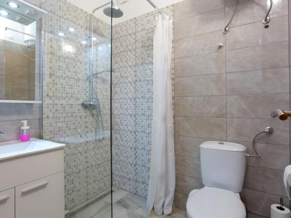 Apartments and rooms with parking space Rogoznica - 19786 : photo 6 de la chambre appartement 1 chambre avec balcon et vue sur mer