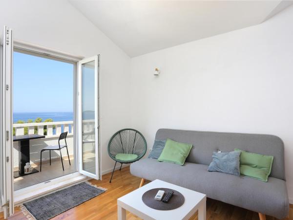 Apartments and rooms with parking space Rogoznica - 19786 : photo 3 de la chambre appartement 1 chambre avec balcon et vue sur mer