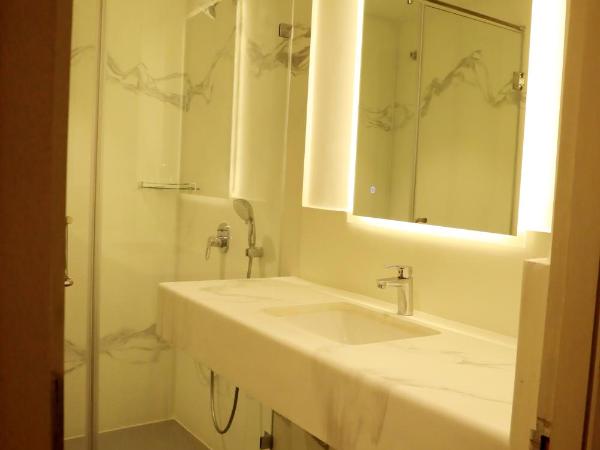 Hotel Deccan Serai Grande, Gachibowli, Hyderabad : photo 6 de la chambre chambre affaires