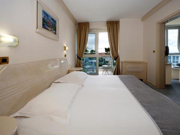 Hotel Gran Vista Plava Laguna : photo 5 de la chambre suite avec balcon