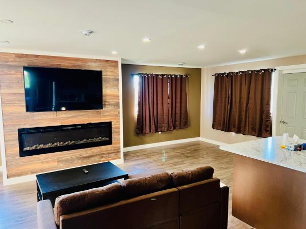 Super 8 by Wyndham Niagara Falls ON : photo 7 de la chambre suite 3 lits doubles - non-fumeurs