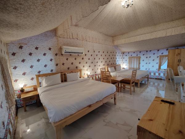 Hill View Resort by Rudrakshi : photo 5 de la chambre chambre familiale deluxe