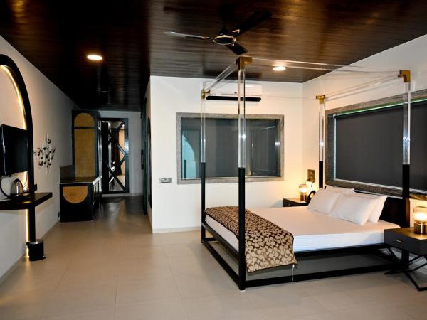 The Green Gate Resort Mulshi : photo 4 de la chambre sapphire royal suite - no stags allowed