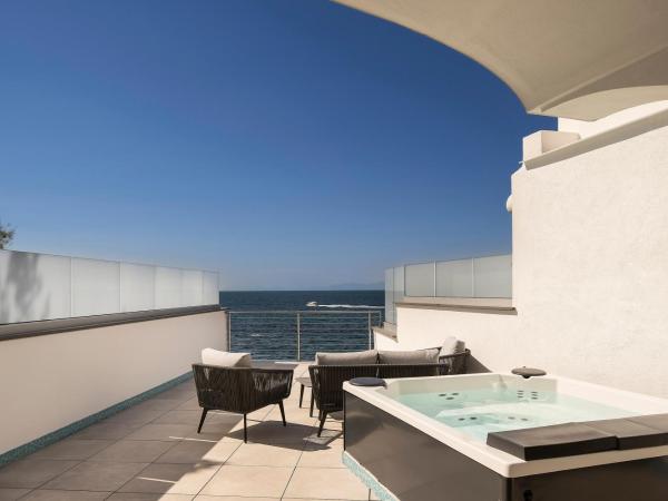 Ischia Blu Resort : photo 8 de la chambre suite avec jacuzzi