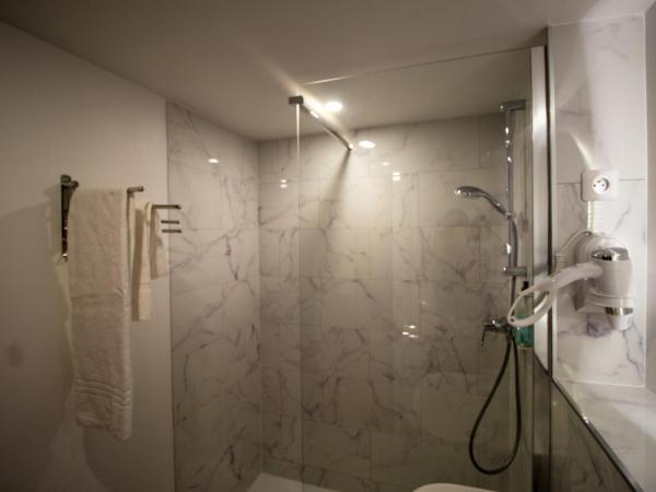 Hotel RBX - Roubaix Centre : photo 7 de la chambre chambre lits jumeaux supérieure