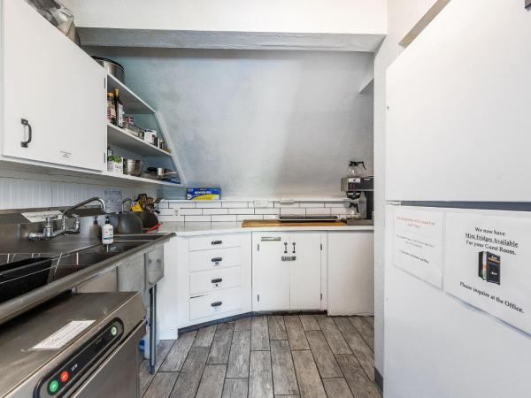 College Inn Hotel : photo 5 de la chambre small room - one twin bed, shared bathroom