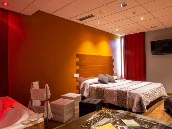 Motel Los Abedules : photo 2 de la chambre suite lit king-size avec baignoire spa