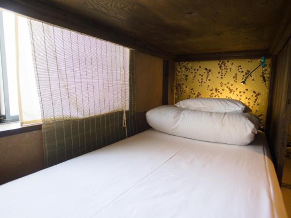 Osaka Guest House U-En : photo 4 de la chambre chambre lits jumeaux avec lit d’appoint - 301