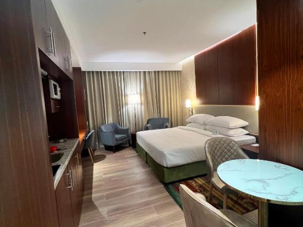 City Seasons Suites : photo 5 de la chambre studio premium