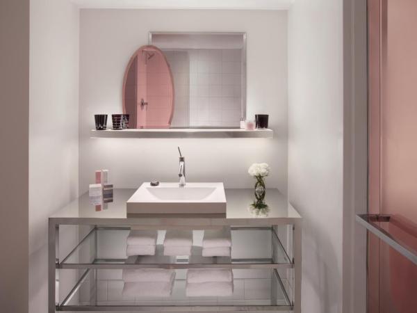 SAHARA Las Vegas : photo 7 de la chambre chambre lit king-size marra