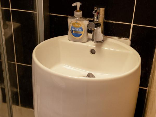 Empress House : photo 7 de la chambre studio supérieur avec salle de bains commune