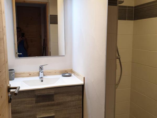 L'Eterlou 74 : photo 7 de la chambre chambre familiale avec terrasse