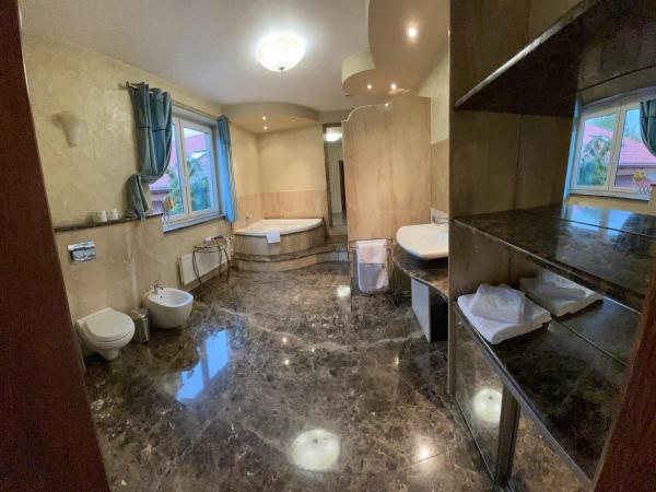 Willa Biblijne Ogrody Częstochowa : photo 6 de la chambre suite familiale avec balcon