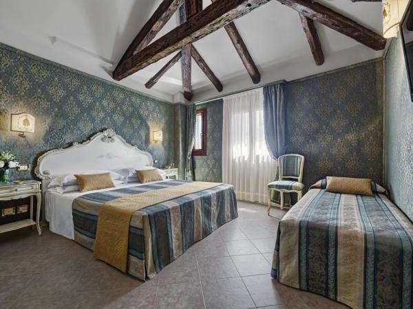 Antica Locanda al Gambero : photo 1 de la chambre chambre triple