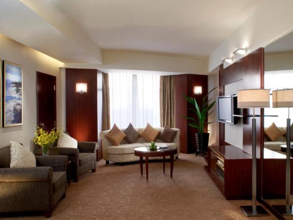 Shangri-La Shenzhen - Nearby Luohu Border, Outdoor Swimming Pool : photo 5 de la chambre suite lits jumeaux exécutive avec avantages club