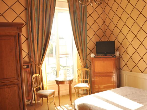 Grand Htel Des Templiers : photo 9 de la chambre chambre simple avec baignoire