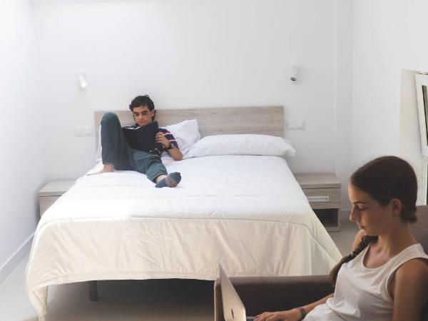 Hostel Villa Miguela : photo 1 de la chambre chambre familiale avec salle de bains privative