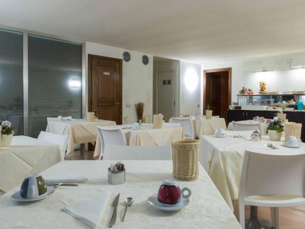 Berghotel : photo 4 de la chambre chambre double ou lits jumeaux - accessible aux personnes à mobilité réduite