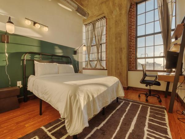 Sosuite at Independence Lofts - Callowhill : photo 4 de la chambre appartement avec balcon