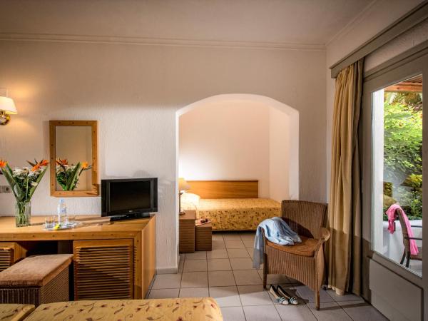 Annabelle Beach Resort : photo 3 de la chambre bungalow triple