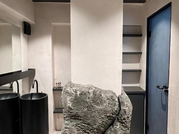 ArmonOia Suites : photo 5 de la chambre chambre double avec balcon - vue sur mer