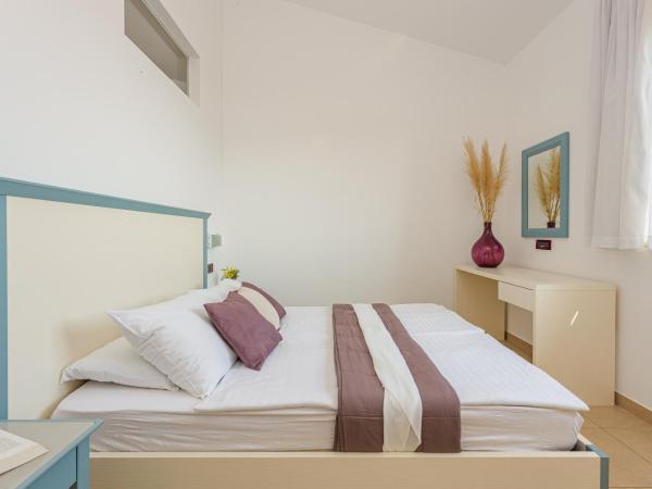 Residence Superior Del Mar : photo 4 de la chambre two-bedroom apartment with balcony and sea view (6 people)