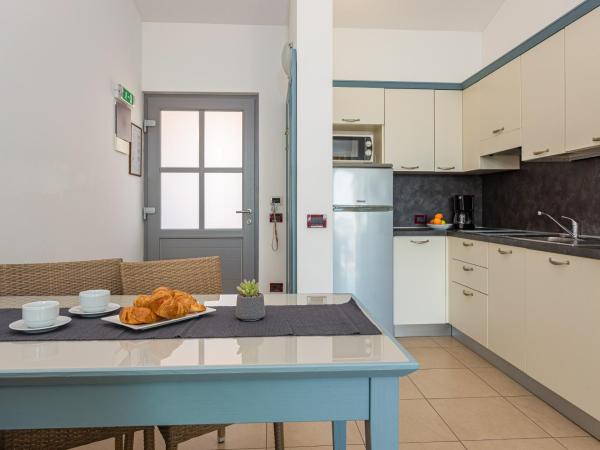 Residence Superior Del Mar : photo 1 de la chambre two-bedroom apartment with balcony and sea view (6 people)