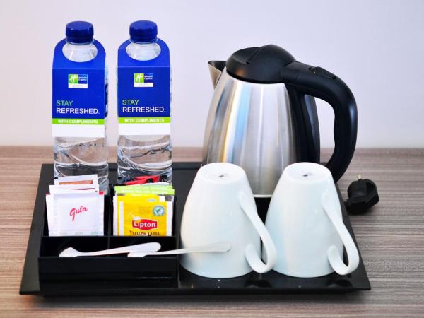 Holiday Inn Express Surabaya CenterPoint, an IHG Hotel : photo 7 de la chambre chambre lit queen-size deluxe - vue sur ville - non-fumeurs