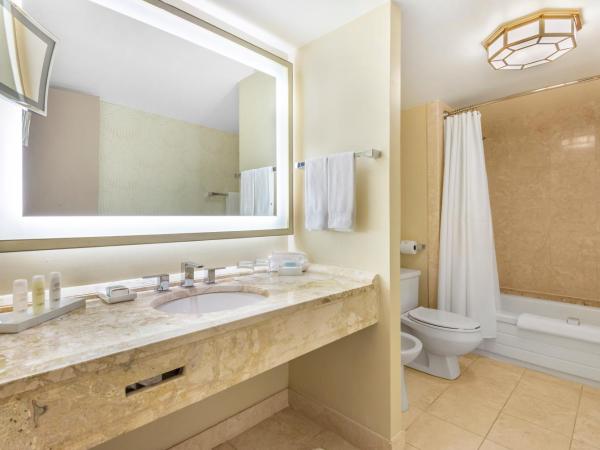 Omni Mont-Royal Hotel : photo 1 de la chambre chambre lit king-size deluxe ada