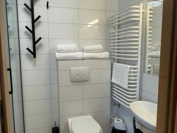 Willa Biblijne Ogrody Częstochowa : photo 5 de la chambre chambre double ou lits jumeaux Économique