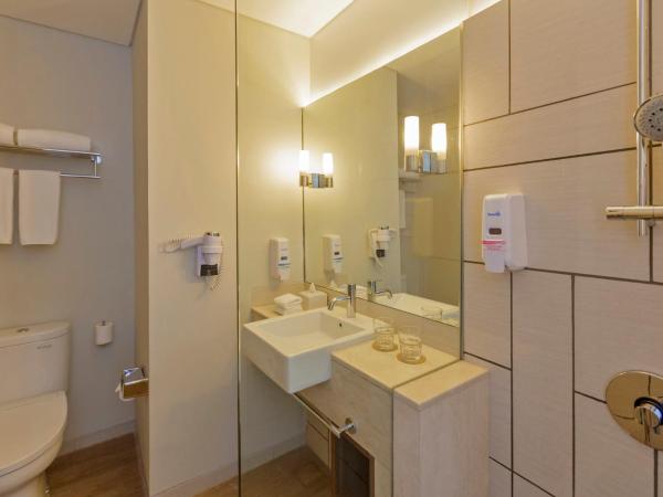 Holiday Inn Express Jakarta Pluit Citygate, an IHG Hotel : photo 4 de la chambre chambre standard lit queen-size