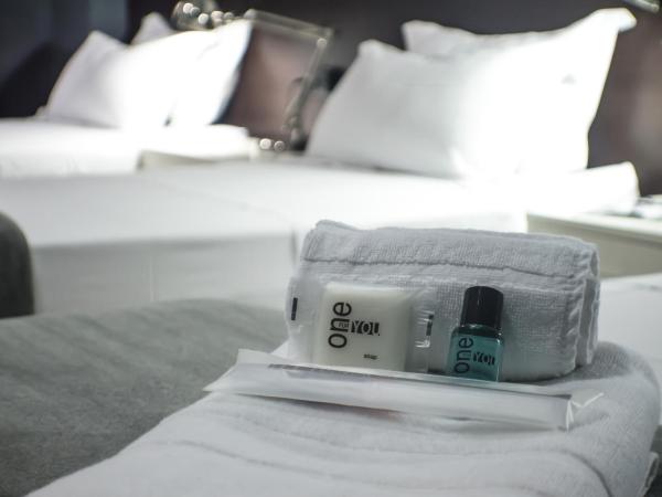 Quart Youth Hostel & Apartments : photo 7 de la chambre chambre double avec salle de bains commune