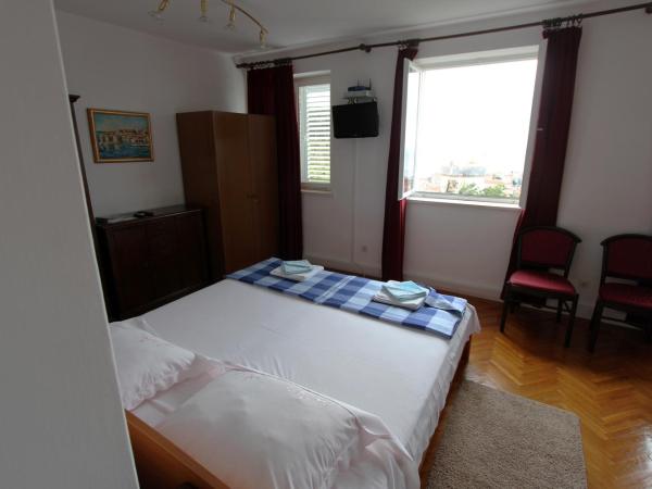 Rooms Vjera : photo 3 de la chambre chambre double avec salle de bains privative extérieure