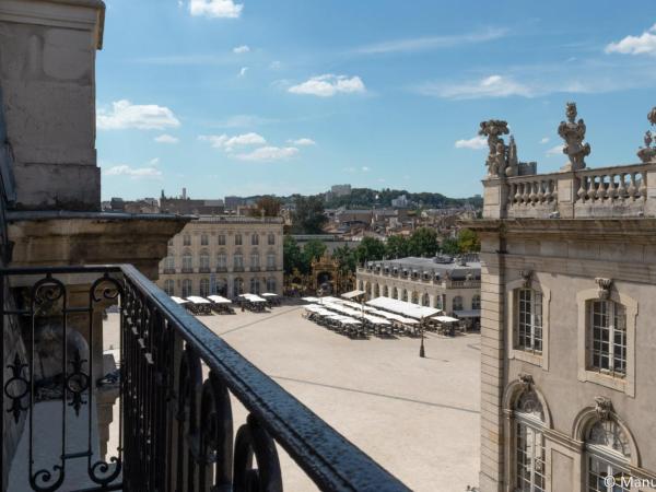 Grand Hotel De La Reine - Place Stanislas : photo 7 de la chambre chambre double supérieure - vue latérale sur rue