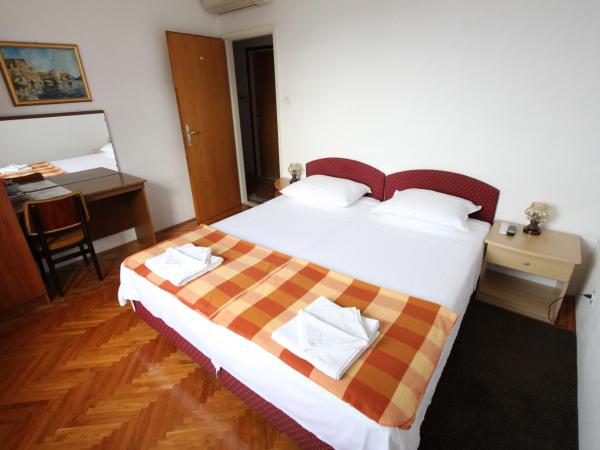 Rooms Vjera : photo 1 de la chambre chambre standard double avec salle de bains privative séparée