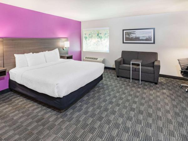 La Quinta by Wyndham Houston Southwest : photo 2 de la chambre chambre lit king-size exécutive