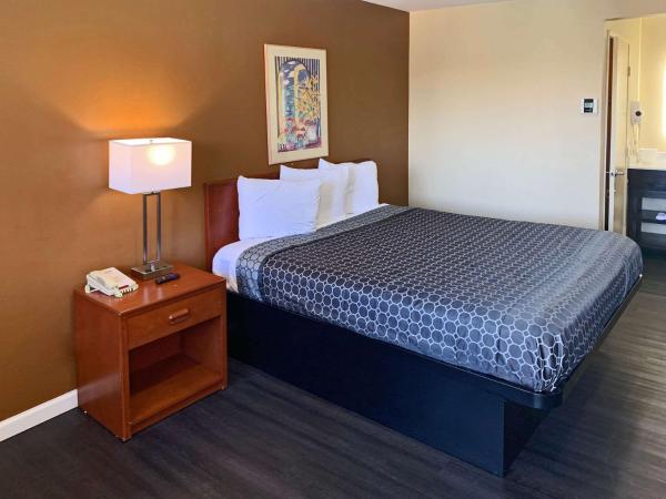 Rodeway Inn Sacramento-University Area : photo 1 de la chambre chambre lit king-size standard - non-fumeurs 