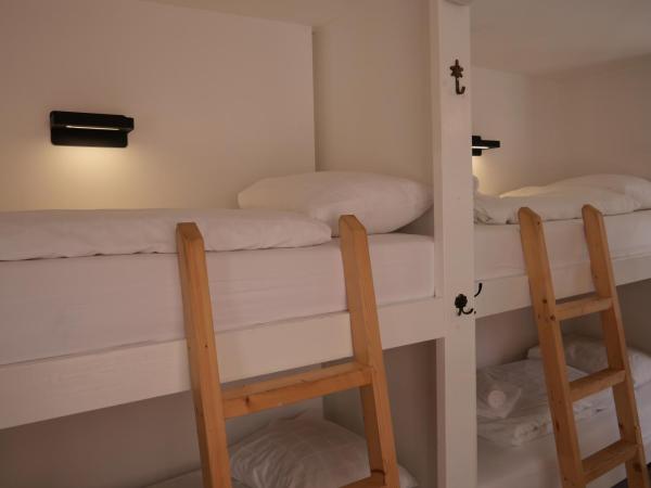 Tiny Private City Rooms Haarlem : photo 10 de la chambre chambre familiale avec salle de bains privative