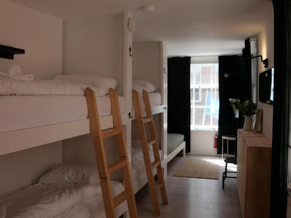 Tiny Private City Rooms Haarlem : photo 5 de la chambre chambre familiale avec salle de bains privative