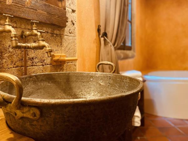 S.Nikolis' Historic Boutique Hotel : photo 10 de la chambre suite - vue sur jardin