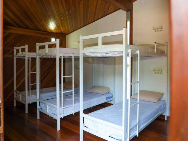 Casa More RJ Hostel : photo 2 de la chambre lit dans dortoir pour femmes de 6 lits