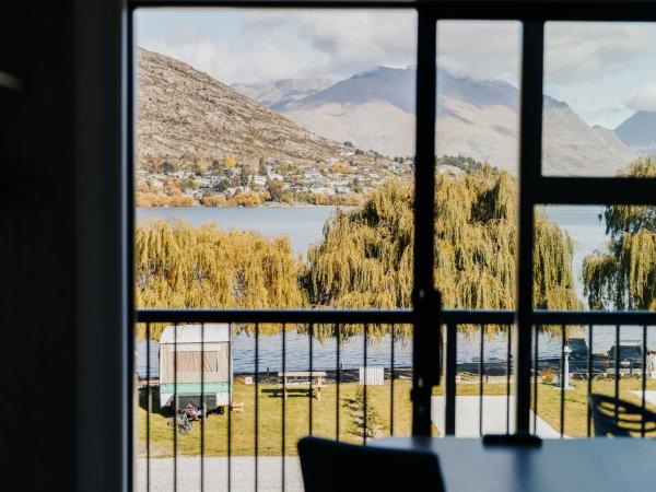 Driftaway Queenstown : photo 3 de la chambre chambre triple avec salle de bains commune