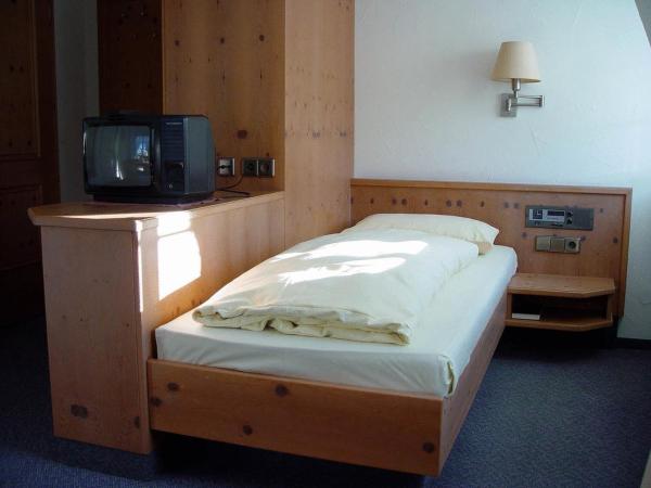 Gasthof zur Sonne : photo 2 de la chambre appartement