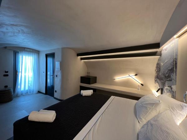 ArmonOia Suites : photo 3 de la chambre chambre double deluxe avec balcon - vue sur mer