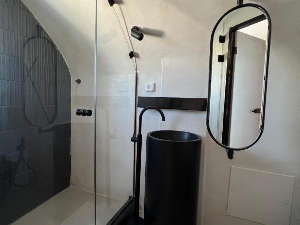 ArmonOia Suites : photo 6 de la chambre chambre double deluxe avec balcon - vue sur mer