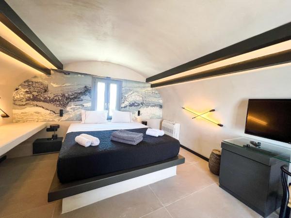 ArmonOia Suites : photo 8 de la chambre chambre double deluxe avec balcon - vue sur mer